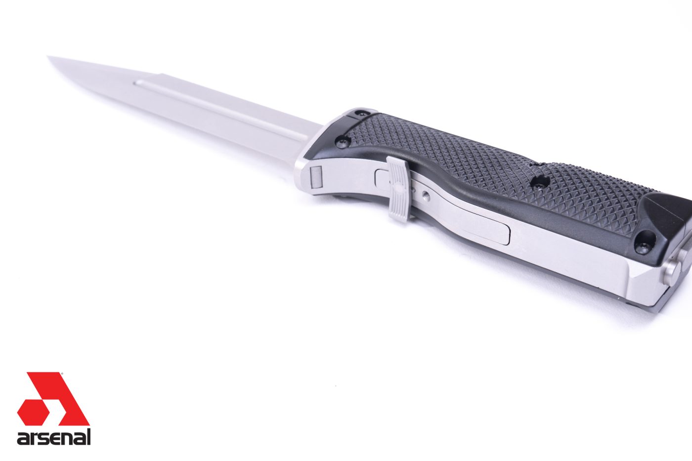 Knife with Internal Shooting Mechanism