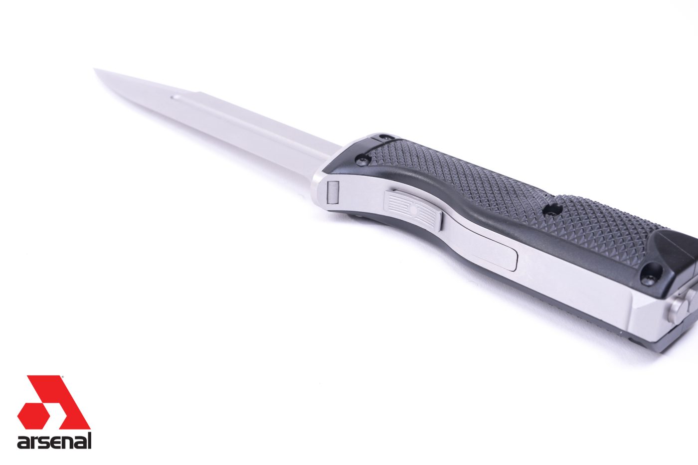Knife with Internal Shooting Mechanism