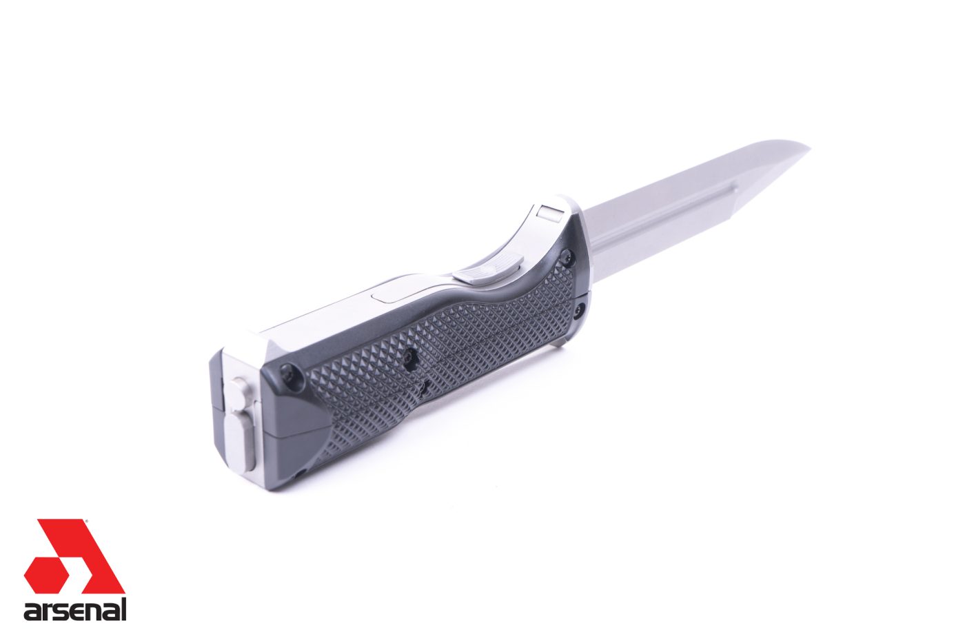 Knife with Internal Shooting Mechanism
