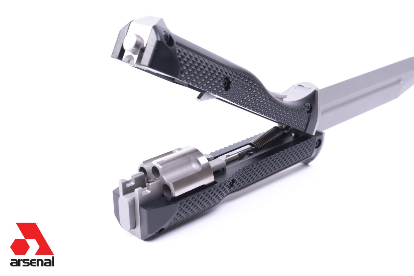 Knife with Internal Shooting Mechanism